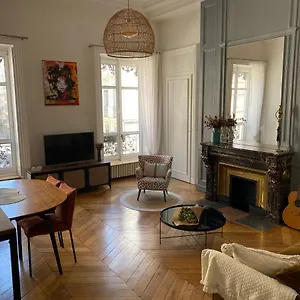 https://beautiful-3br-apt-in-lyon-center.hotels-rhonealpes.com