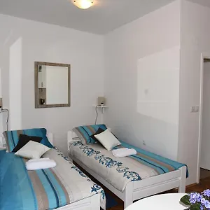 https://downtown-apartment-korina-zadar.hotelinzadar.com